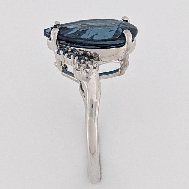 10K WHITE LONDON BLUE TOPAZ WITH (6) BLUE TOPAZ AND (2) WHITE TOPAZ ESTATE RING 3.5 GRAMS