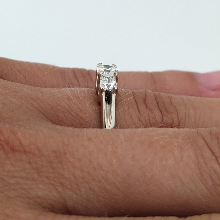18K WHITE .74 CARAT TOTAL WEIGHT VVS H DIAMOND DREAM CUT TRINITY ESTATE RING 4.8 GRAMS