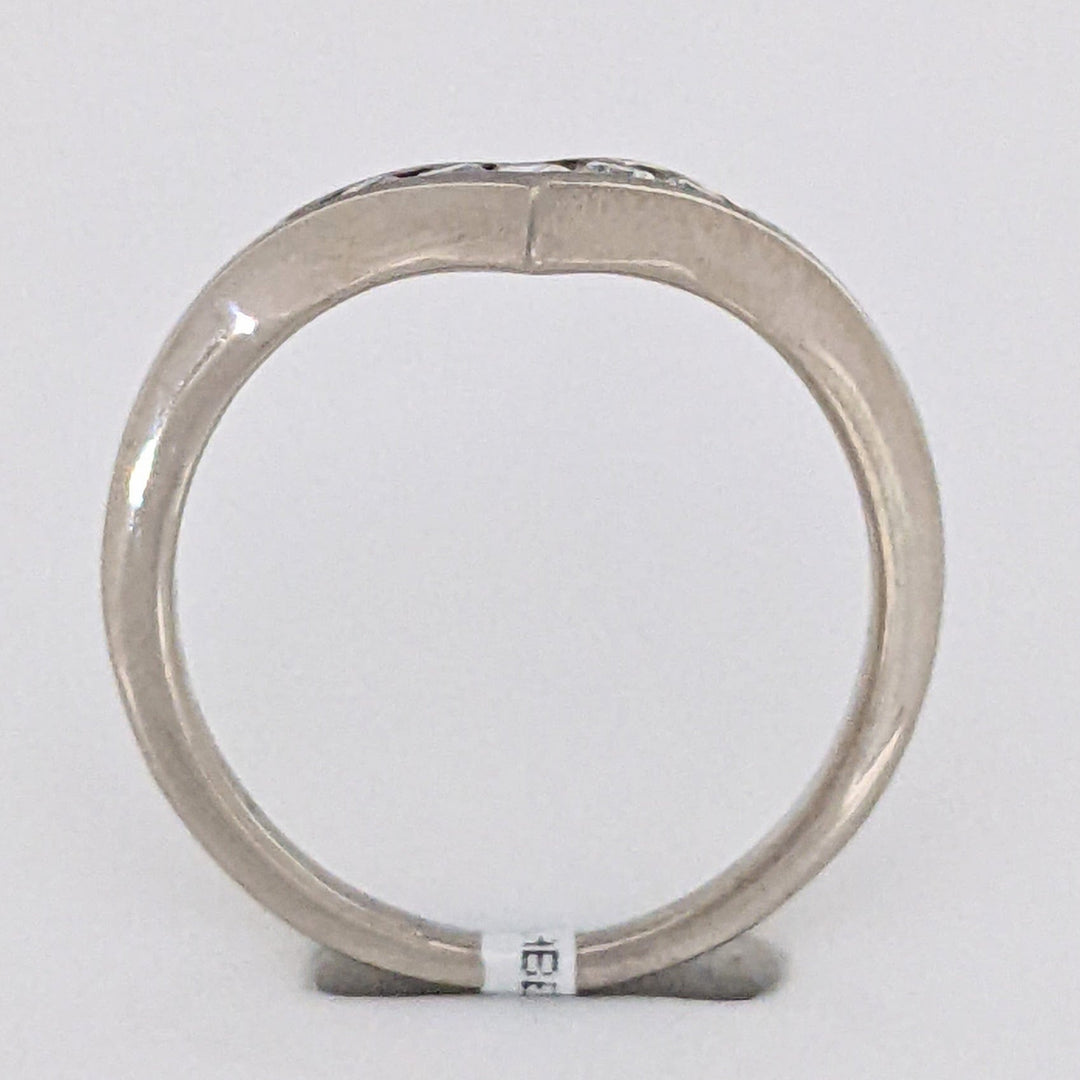 18K WHITE .21 CARAT TOTAL WEIGHT SI1 I DIAMOND ROUND (7) V-SHAPED ESTATE BAND 3.2 GRAMS