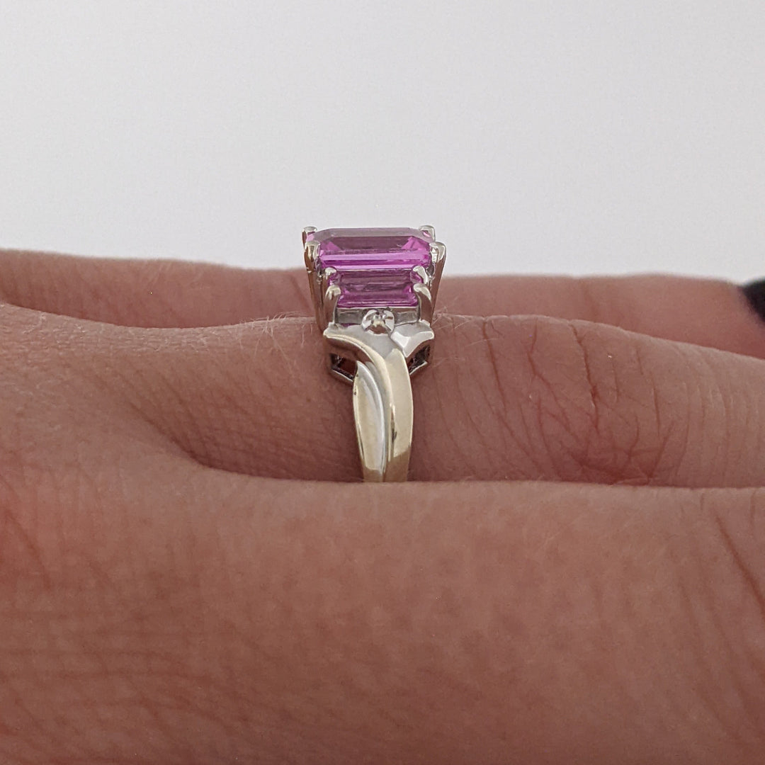 10K WHITE PINK STONE EMERALD CUT (3) WITH (2) MELEE ESTATE RING 2.2 GRAMS