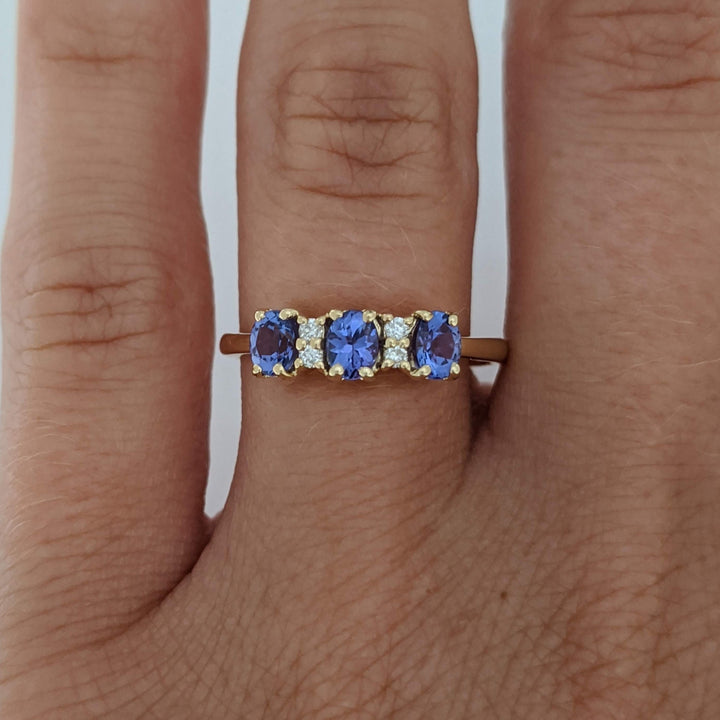 10K IOLITE OVAL 3X4 (3) WITH (4) MELEE ESTATE RING 1.3 GRAMS