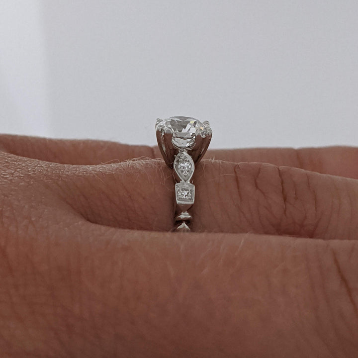 PLATINUM .83 CARAT TOTAL WEIGHT VS2 H DIAMOND ROUND (5) ESTATE RING 3.0 GRAMS