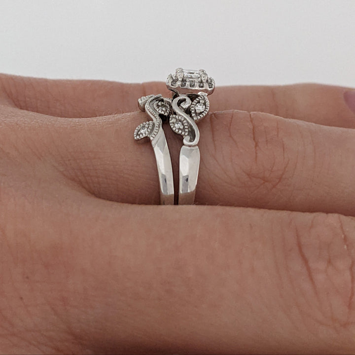 10K WHITE .23 CARAT TOTAL WEIGHT SI1 G DIAMOND PRINCESS CUT (1) ROUND (16) ESTATE RING/BAND 4.9 GRAMS