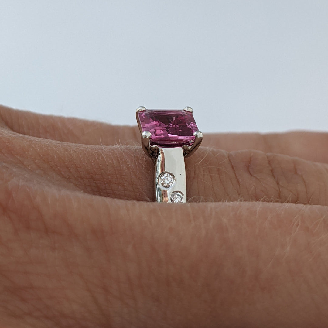 PLATINUM PINK SAPPHIRE PRINCESS CUT 1.41 CARAT TOTAL WITH .12 DIAMOND TOTAL WEIGHT FLUSH SET ESTATE RING 6.0 GRAMS