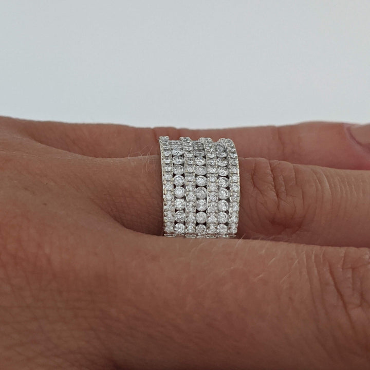 10K WHITE 1.06 CARAT TOTAL WEIGHT I1 H DIAMOND ROUND (121) 7-ROW ESTATE BAND 5.4 GRAMS