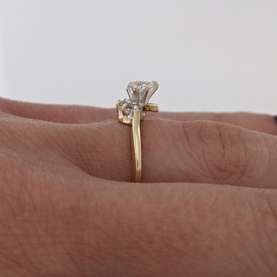 14K .22 CARAT TOTAL WEIGHT SI2 G DIAMOND PEAR WITH (4) ROUND MELEE ESTATE RING 2.0 GRAMS