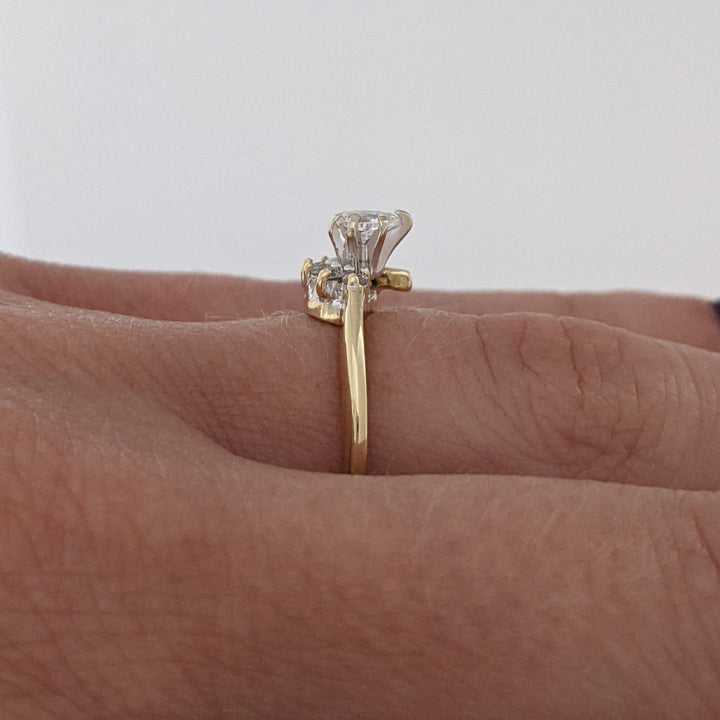 14K .22 CARAT TOTAL WEIGHT SI2 G DIAMOND PEAR WITH (4) ROUND MELEE ESTATE RING 2.0 GRAMS