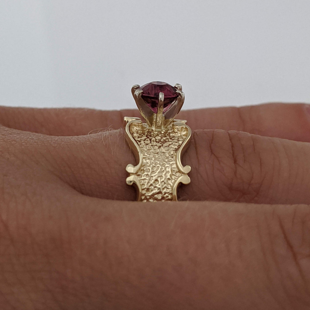 14K PINK TOURMALINE ROUND 6.3MM TEXTURED FANCY SHANK ESTATE RING 5.5 GRAMS