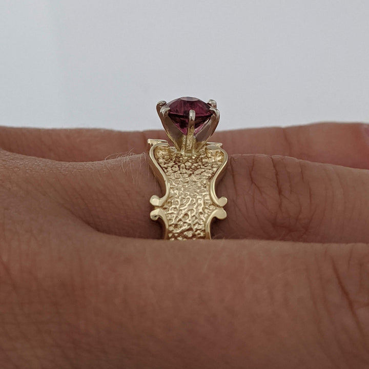 14K PINK TOURMALINE ROUND 6.3MM TEXTURED FANCY SHANK ESTATE RING 5.5 GRAMS