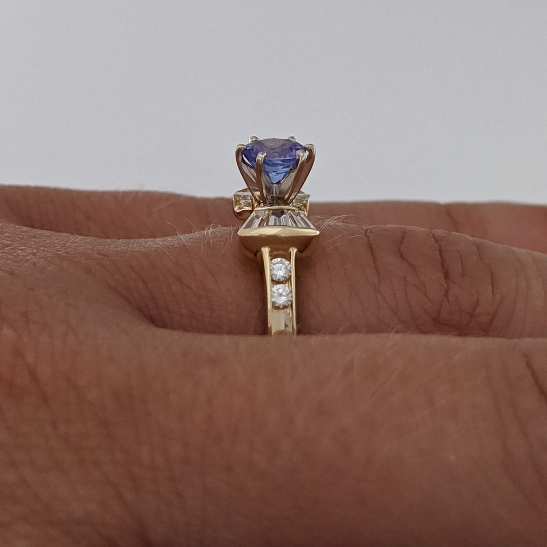 14K TANZANITE ROUND 4.7MM WITH .40 DIAMOND TOTAL WEIGHT BAGUETTE (6) ROUND (4) ESTATE RING 2.5 GRAMS