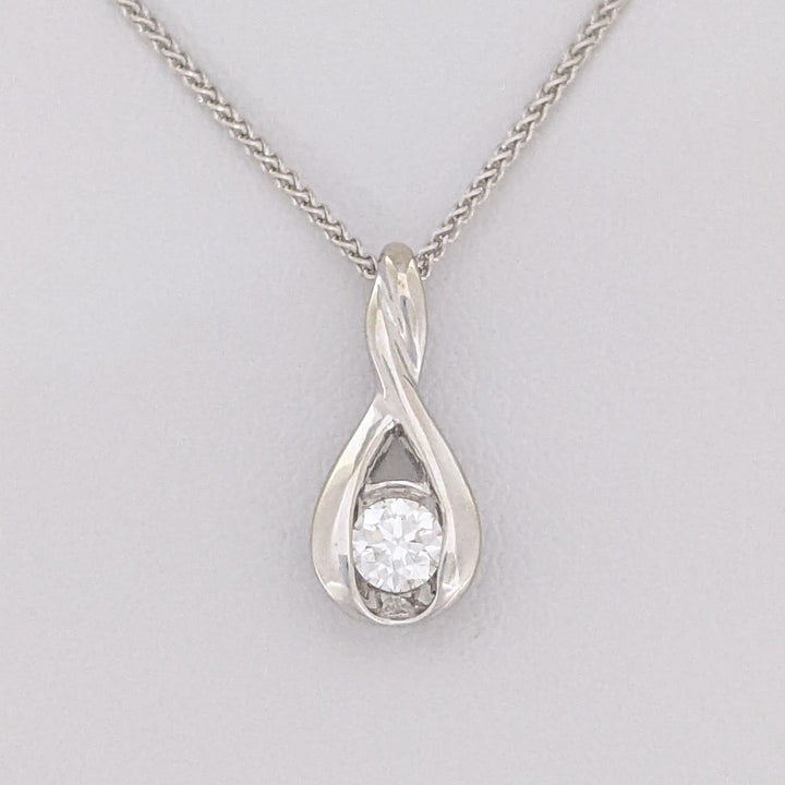 18K WHITE .11 CARAT TOAL VS2 F DIAMOND ROUND (1) BEZEL ESTATE PENDANT & CHAIN 2.8 GRAMS