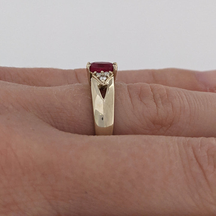 18K WHITE RUBY OVAL 4X6 WITH (6) MELEE ESTATE RING 4.5 GRAMS