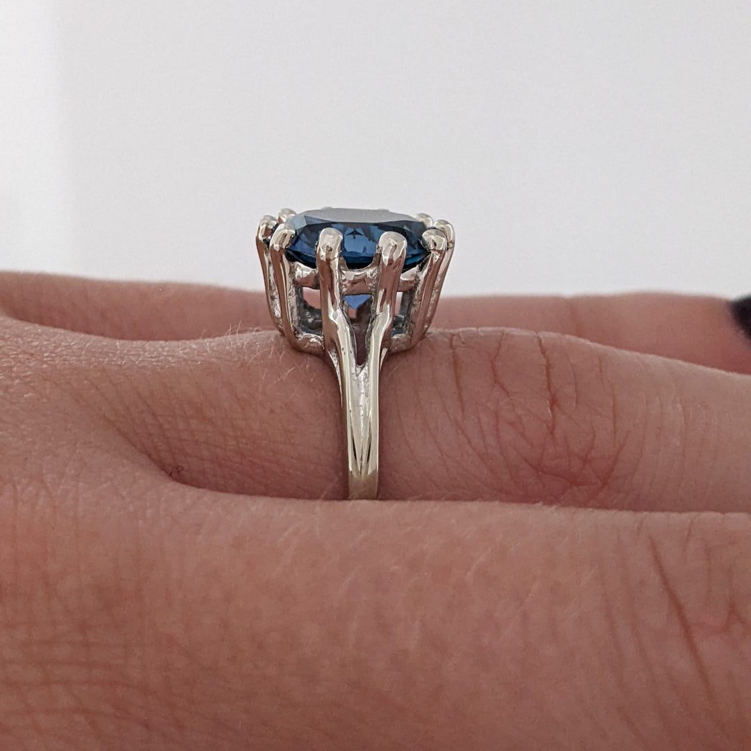 10K WHITE LONDON BLUE TOPAZ ROUND 10MM MULTI-PRONG ESTATE RING 3.2 GRAMS