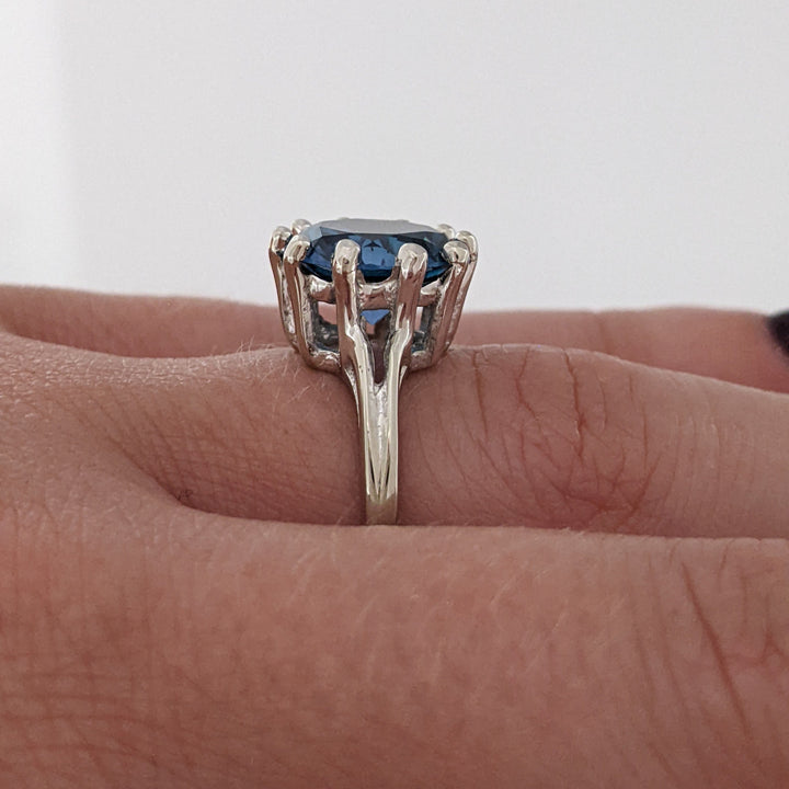 10K WHITE LONDON BLUE TOPAZ ROUND 10MM MULTI-PRONG ESTATE RING 3.2 GRAMS
