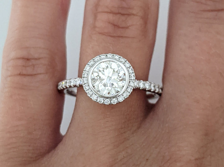 14K WHITE 1.50 CARAT TOTAL WEIGHT SI2 I DIAMOND ROUND (46) ESTATE BEZEL HALO RING 3.6 GRAMS