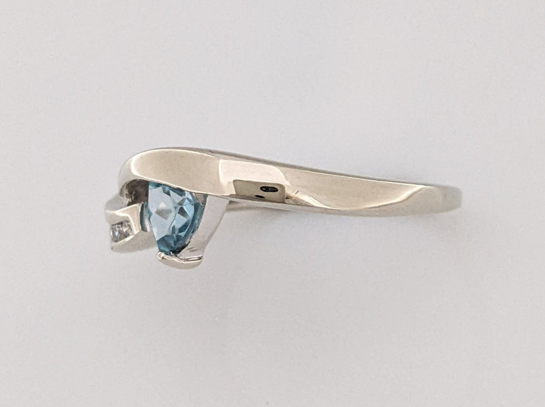 10K WHITE BLUE TOPAZ TRILLION 5MM WITH 4 DIAMONDS ESTATE RING 3.4 GRAMS