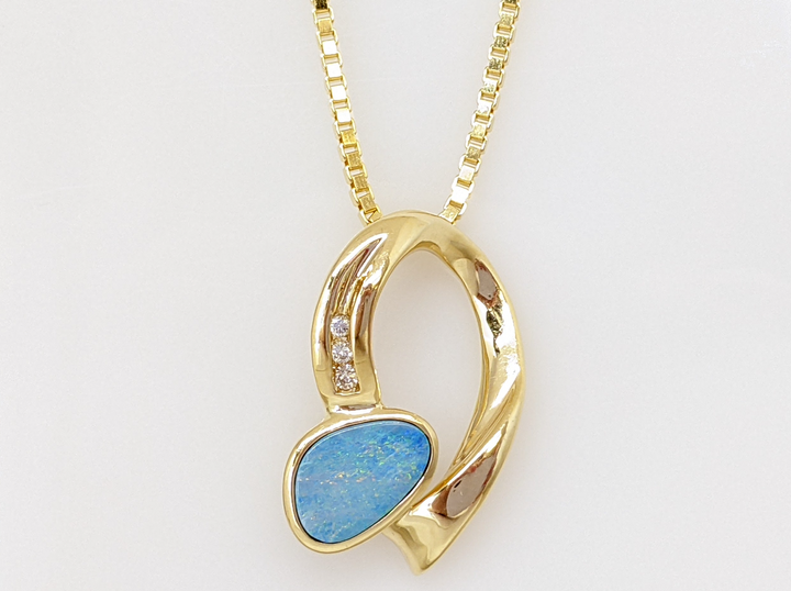 14K DOUBLET OPAL FREE-FORM WITH (3) MLEEE ESTATE PENDANT & CHAIN 10.9 GRAMS