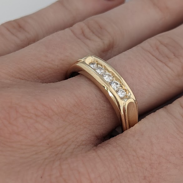 14K .30 CARAT TOTAL WEIGHT SI2 H-I DIAMOND ROUND (5) CHANNEL SET ESTATE BAND 6.5 GRAMS
