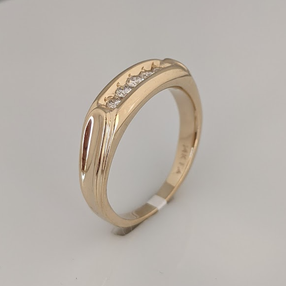 14K .30 CARAT TOTAL WEIGHT SI2 H-I DIAMOND ROUND (5) CHANNEL SET ESTATE BAND 6.5 GRAMS