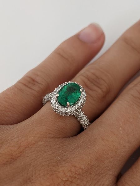 18KW 1.25 CARAT TOTAL EMERALD ROUND WITH .78 DIAMOND TOTAL WEIGHT HALO ESTATE RING 4.5 GRAMS