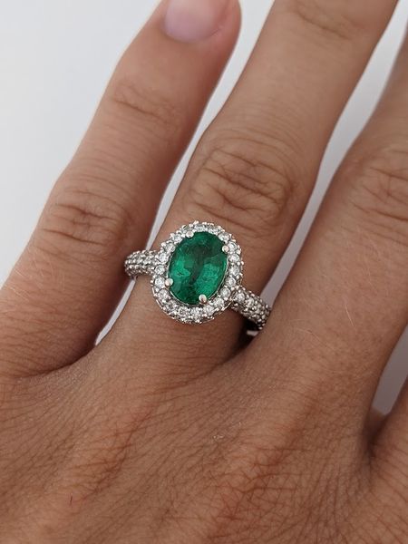18KW 1.25 CARAT TOTAL EMERALD ROUND WITH .78 DIAMOND TOTAL WEIGHT HALO ESTATE RING 4.5 GRAMS
