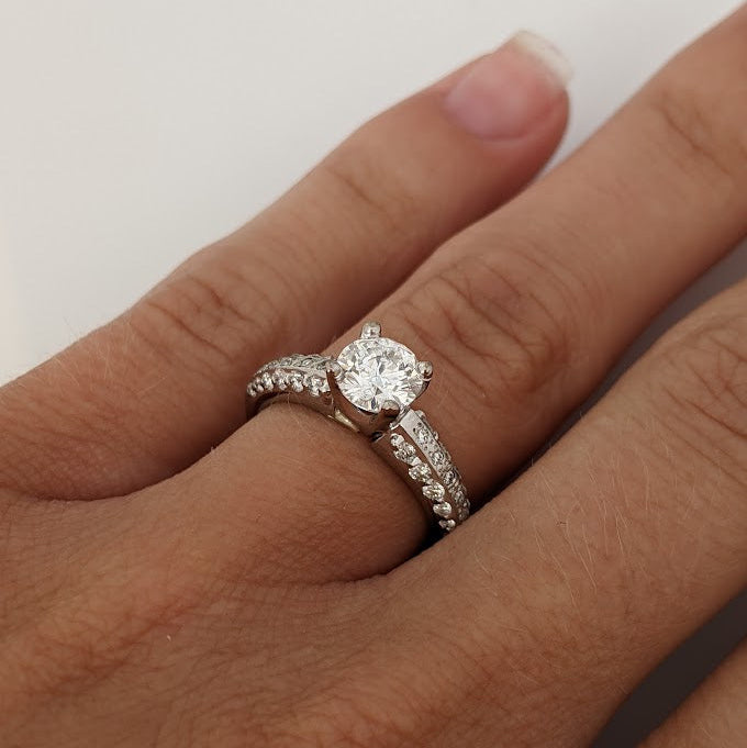 14K WHITE 1.30 CARAT TOTAL WEIGHT I1 H DIAMOND ROUND (37) ESTATE RING 4.9G