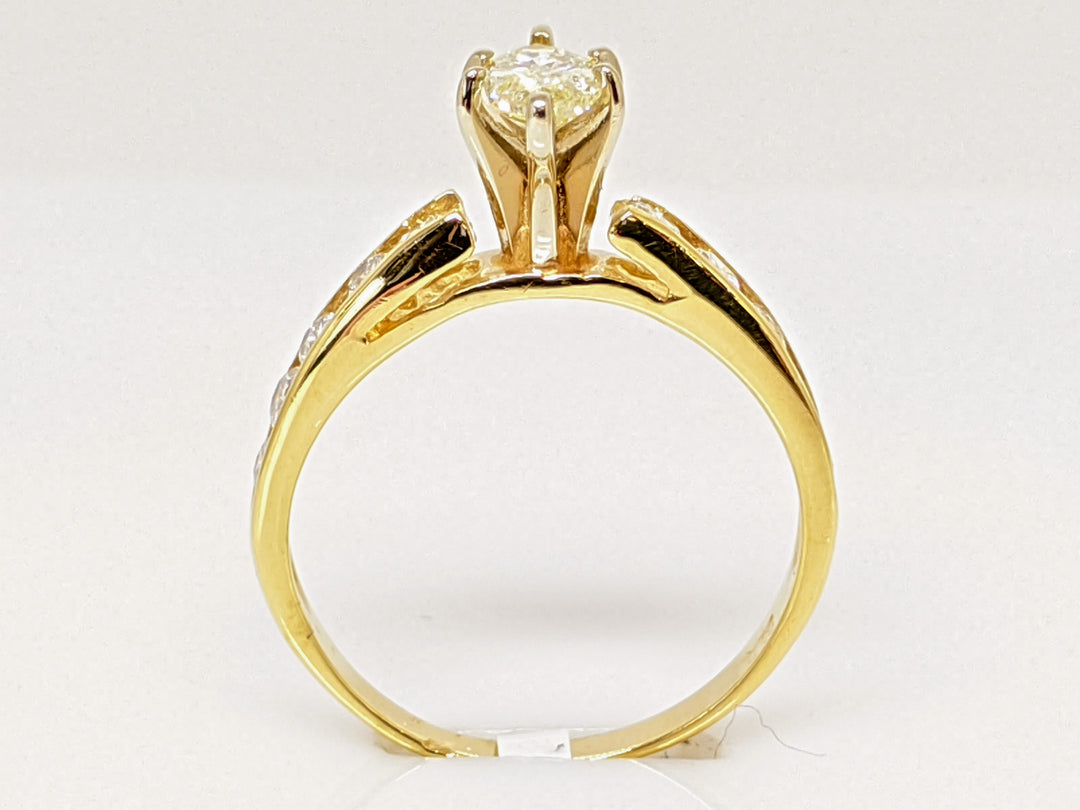 14K .83 CARAT TOTAL WEIGHT I1 H-P DIAMOND MARQUISE CUT WITH (10) ROUND MELEE ESTATE RING 2.3 GRAMS