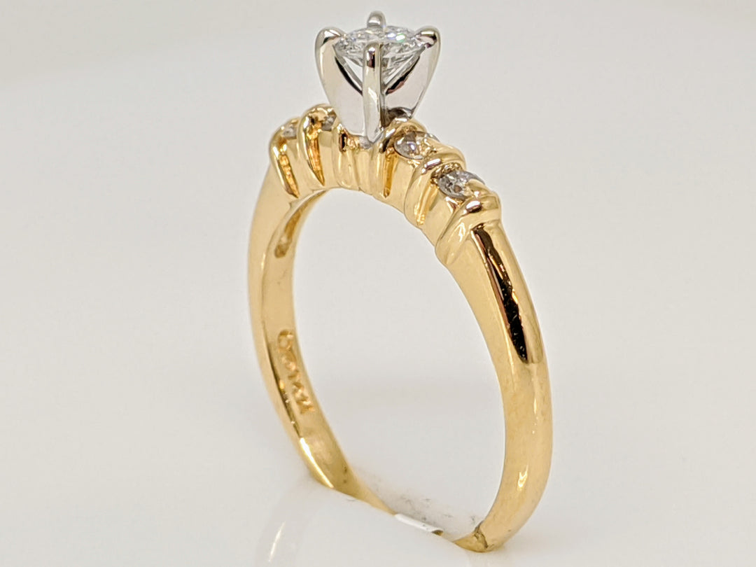 14K .25 CARAT TOTAL WEIGHT I1 H DIAMOND ROUND (5) ESTATE RING 2.2 GRAMS