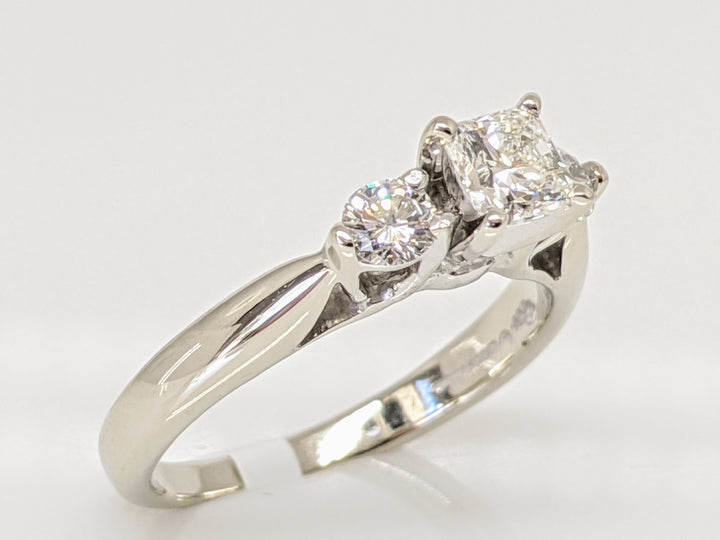 14KW .49 CARAT TOTAL WEIGHT SI1 I DIAMOND PRINCESS CUT CENTER WITH (2) ROUND TRINITY ESTATE RING 2.5 GRAMS