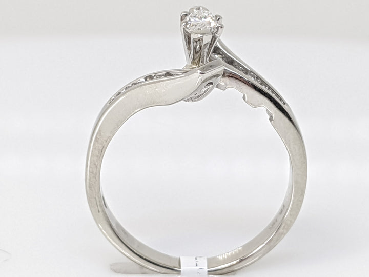 14KW .39 CARAT TOTAL WEIGHT SI1 G DIAMOND MARQUISE CUT WITH (12) ROUND ESTATE RING 3.1 GRAMS