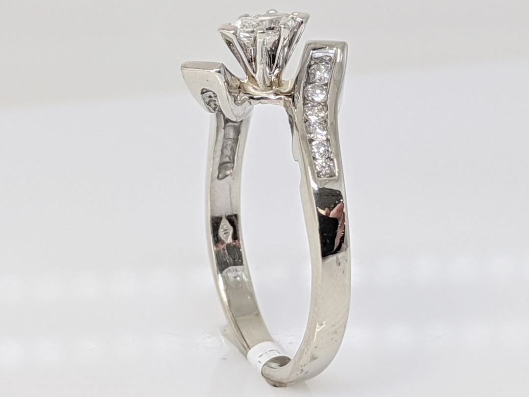 14KW .39 CARAT TOTAL WEIGHT SI1 G DIAMOND MARQUISE CUT WITH (12) ROUND ESTATE RING 3.1 GRAMS