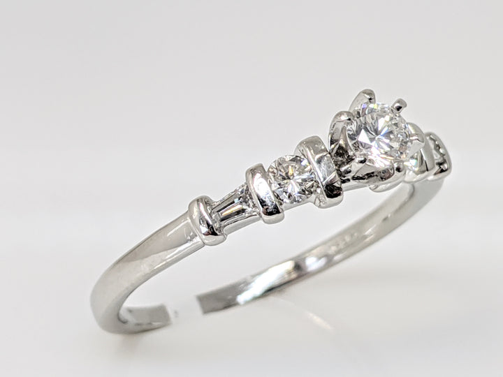 PLATINUM .25 CARAT TOTAL WEIGHT I1 G DIAMOND ROUND (5) ESTATE RING 3.9 GRAMS