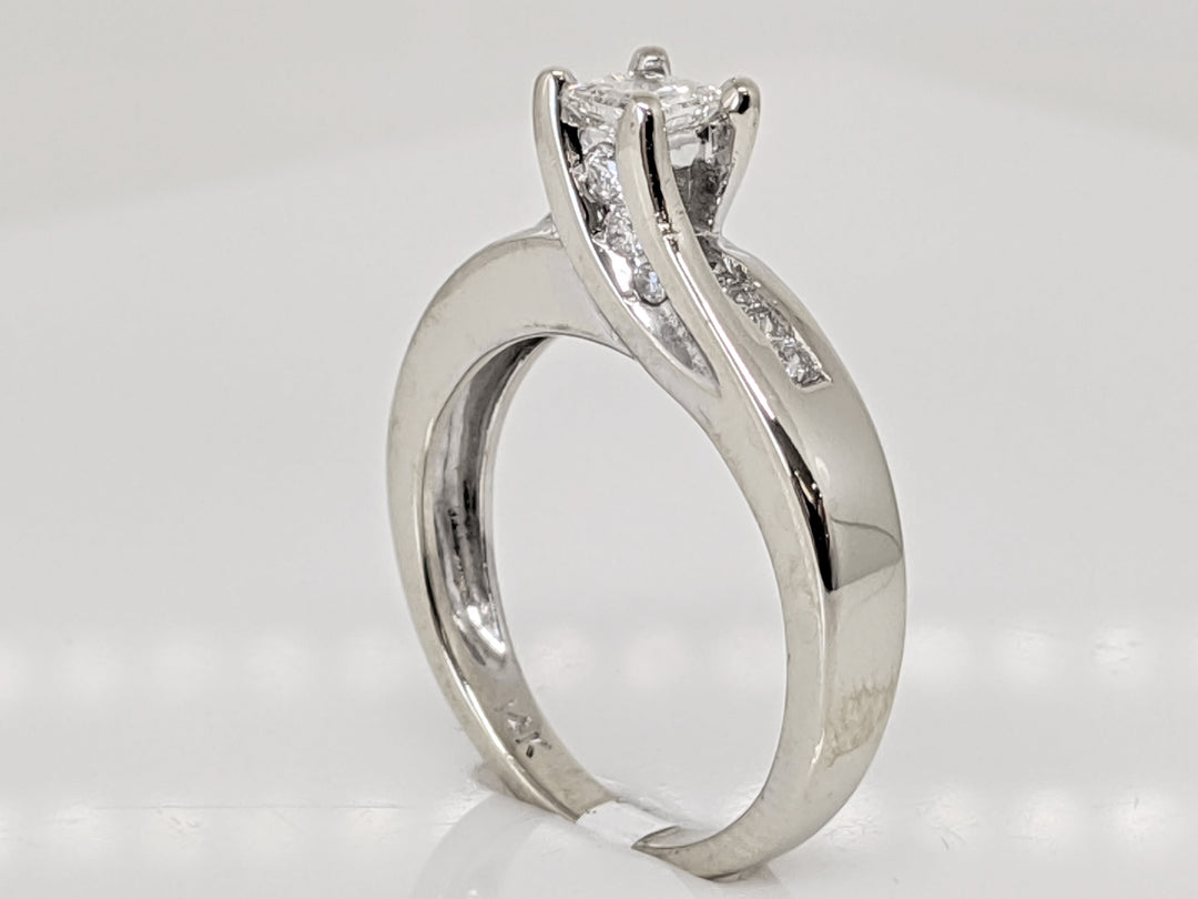 14K WHITE .41 CARAT TOTAL WEIGHT I1 I DIAMOND PRINCESS CUT (1) ROUND (11) BYPASS ESTATE RING 3.7 GRAMS