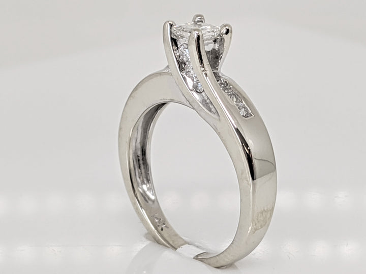 14K WHITE .41 CARAT TOTAL WEIGHT I1 I DIAMOND PRINCESS CUT (1) ROUND (11) BYPASS ESTATE RING 3.7 GRAMS