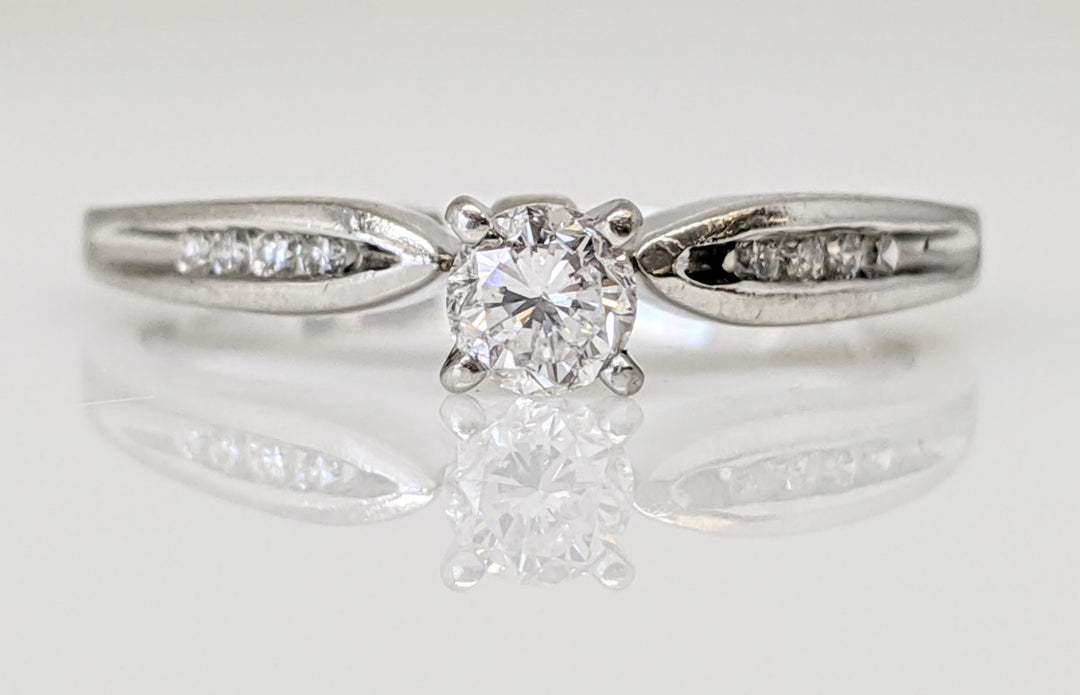 PLATINUM .29 CARAT TOTAL WEIGHT I1 H DIAMOND ROUND (9) ESTATE RING 3.7 GRAMS