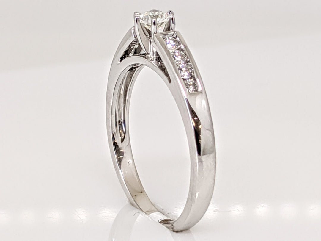 14K WHITE .41 CARAT TOTAL WEIGHT I1 G DIAMOND ROUND (9) ESTATE RING 2.7 GRAMS