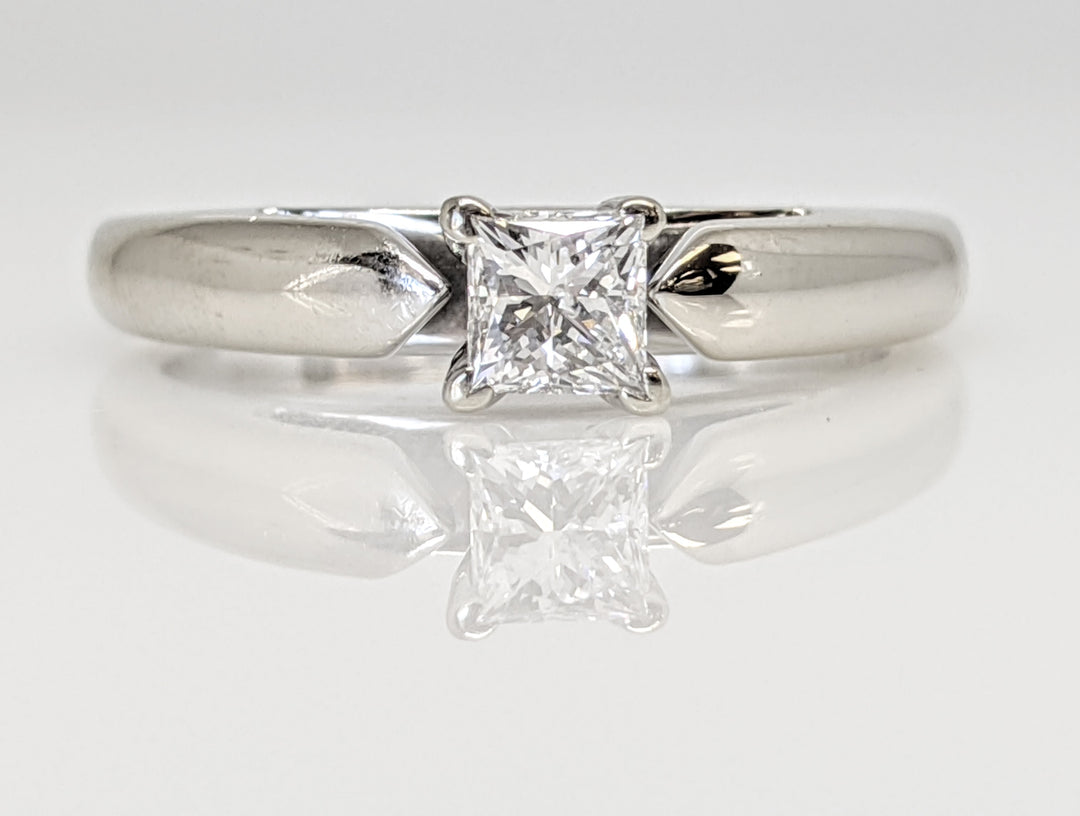 14KW .37 CARAT TOTAL WEIGHT I1 E DIAMOND PRINCESS CUT RAISED SHANK SOLITAIRE ESTATE RING 4.5 GRAMS