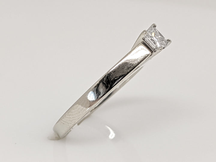 14K WHITE .22 CARAT TOTAL I1 I DIAMOND PRINCESS CUT SOLITAIRE RAISED SHANK ESTATE RING 3.2 GRAMS