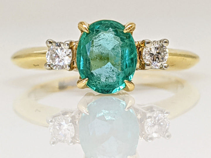 18K EMERALD OVAL 5X7 WITH (2) DIAMOND ROUNDS .16 CARAT TOTAL WEIGHT ESTATE RING 3.1 GRAMS