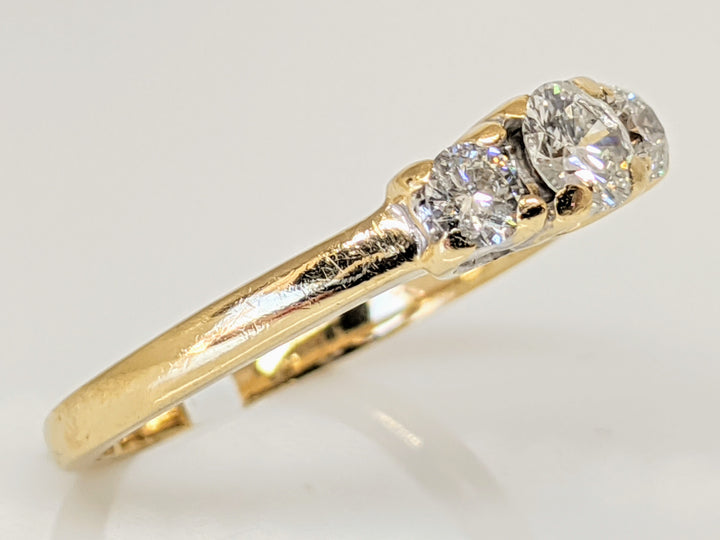 14K .50 CARAT TOTAL WEIGHT I1 G DIAMOND ROUND (3) TRINITY ESTATE RING 3.0 GRAMS
