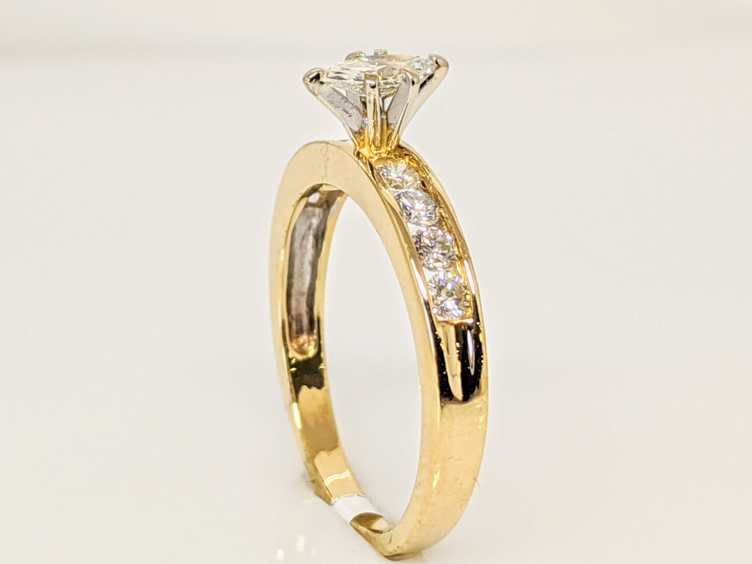 14K .65 CARAT TOTAL WEIGHT SI2 H DIAMOND MARQUISE WITH (8) ROUND ESTATE RING 2.7 GRAMS