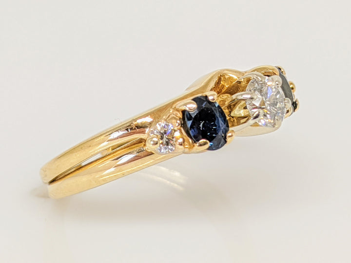 14K .26 CARAT TOTAL WEIGHT I1 G DIAMOND ROUND (3) WITH (2) 3X4 SAPPHIRE OVAL ESTATE RING/SET 3.9 GRAMS