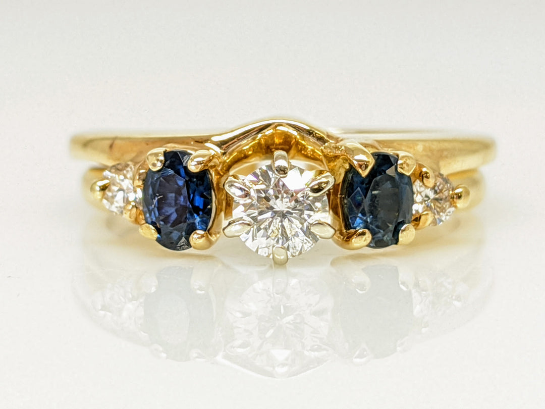 14K .26 CARAT TOTAL WEIGHT I1 G DIAMOND ROUND (3) WITH (2) 3X4 SAPPHIRE OVAL ESTATE RING/SET 3.9 GRAMS