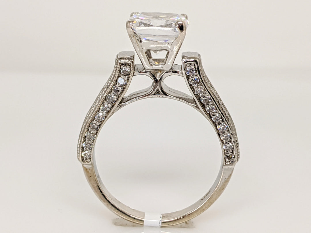 14KW CUBIC ZIRCONIA CUSHION CUT 8MM WITH CUBIC ZIRCONIA MELEE ESTATE RING 4.9 GRAMS
