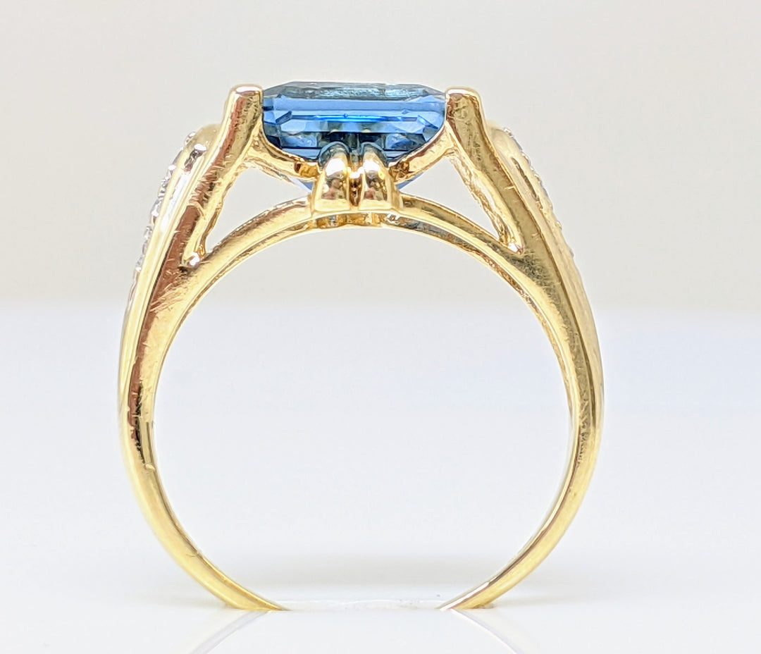 10K BLUE TOPAZ EMERALD CUT 8X10 WITH (6) MELEE ESTATE RING 4.5 GRAMS