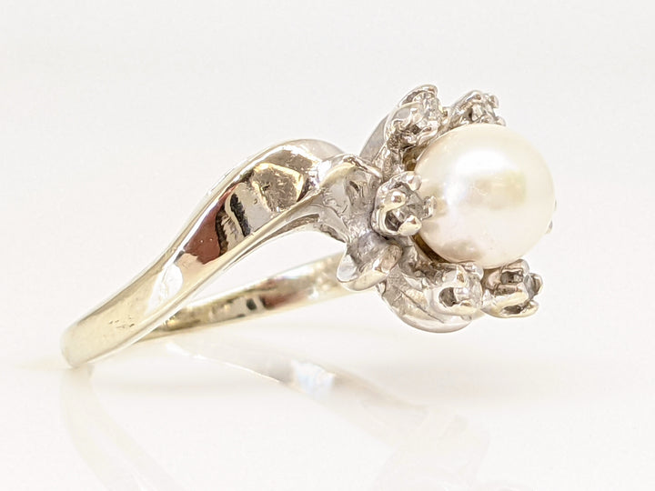 14KW PEARL WITH (6) ROUND DIAMOND ESTATE RING 4.6 GRAMS