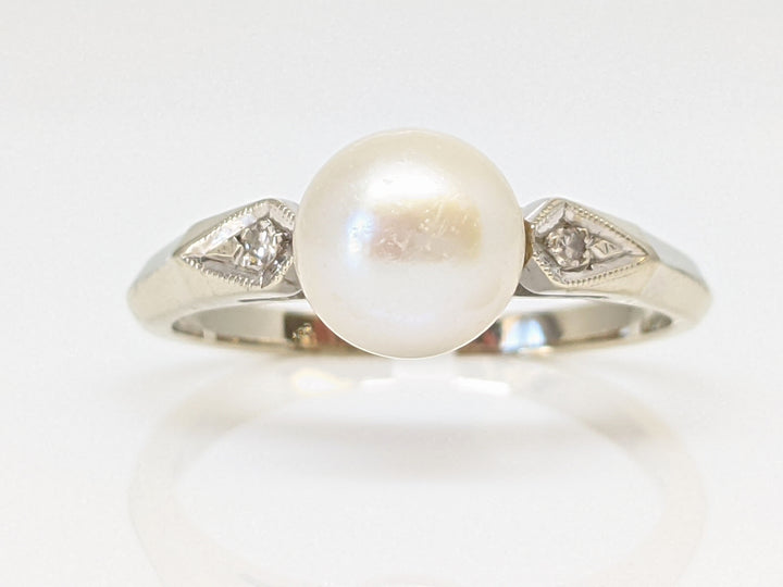 14KW PEARL ROUND 7MM WITH (6) MELEE ESTATE RING 3.1 GRAMS