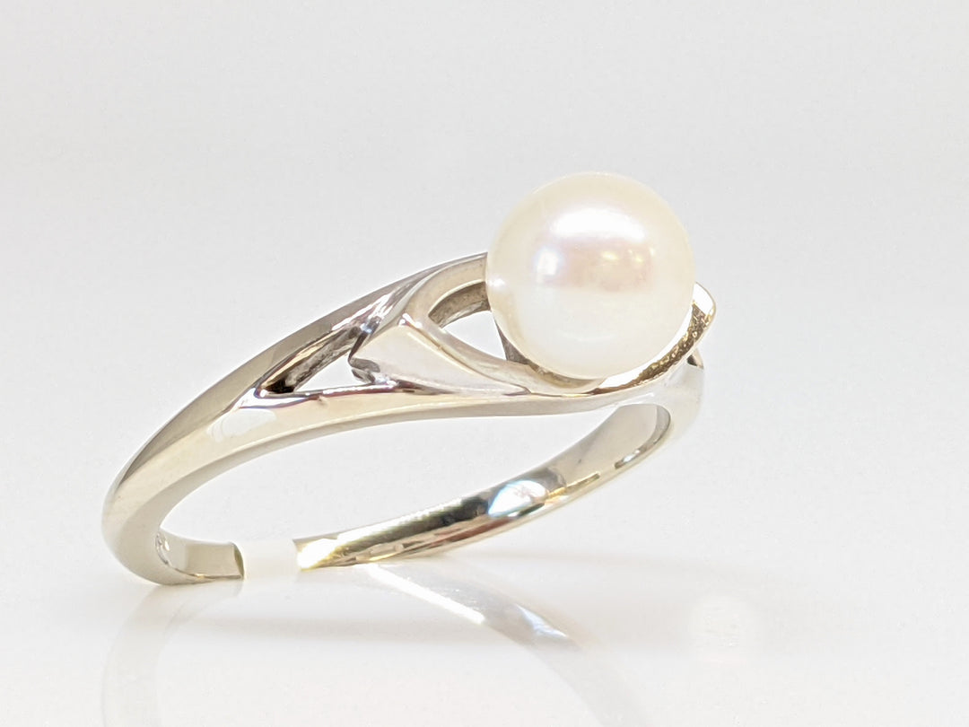 14KW PEARL ROUND 6MM ESTATE RING 2.5 GRAMS