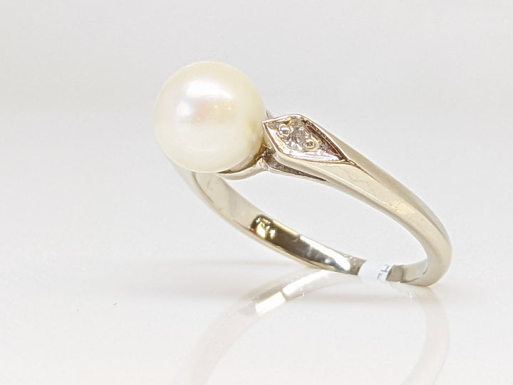 14KW PEARL ROUND 7MM WITH (2) MELEE ESTATE RING 2.8 GRAMS