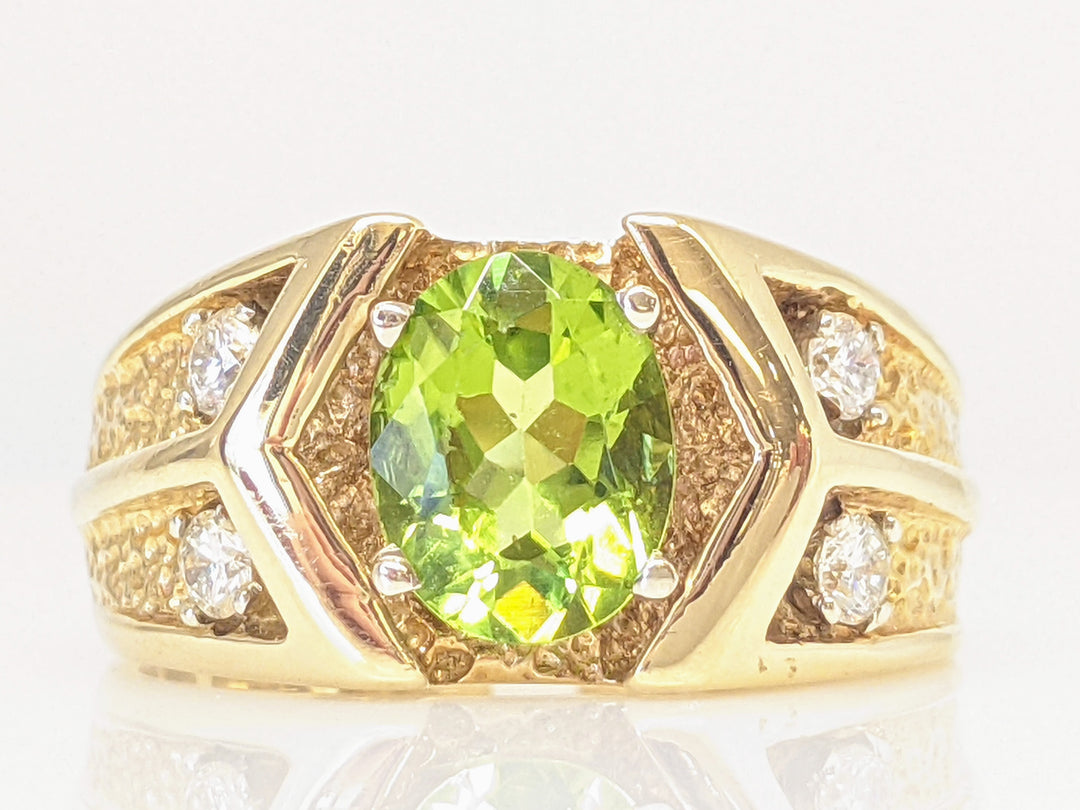 14K PERIDOT OVAL 7X9 WITH (4) DIAMOND ROUNDS .25 CARAT TOTAL WEIGHT ESTATE RING 10.4 GRAMS